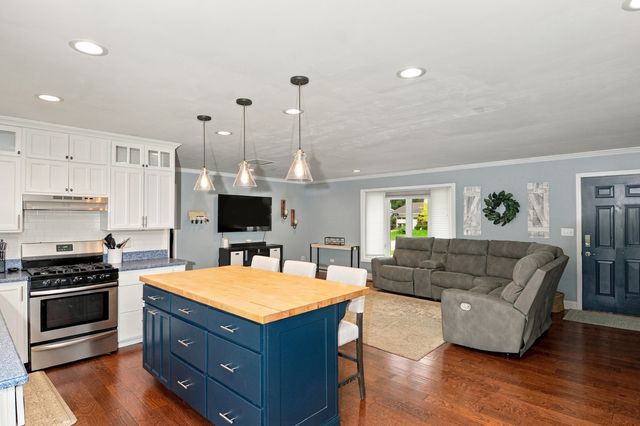 1415 N Scully Drive, Mchenry, IL 60050