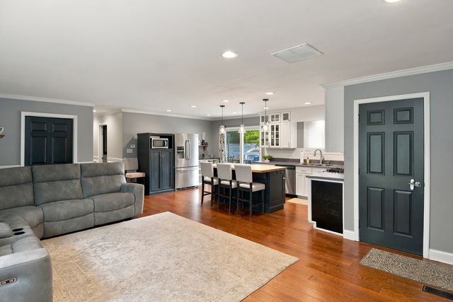 1415 N Scully Drive, Mchenry, IL 60050