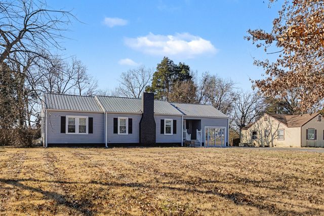 302 Hickory Dr, Shelbyville, TN 37160