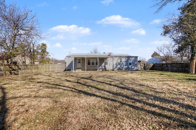 302 Hickory Dr, Shelbyville, TN 37160