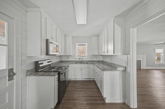 302 Hickory Dr, Shelbyville, TN 37160