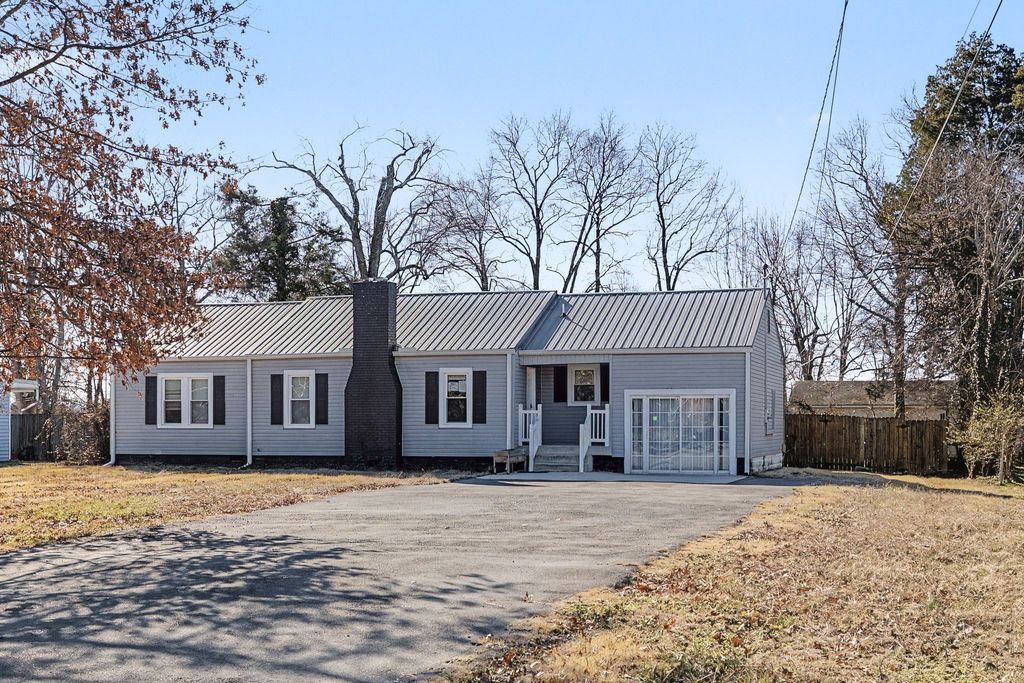 302 Hickory Dr, Shelbyville, TN 37160