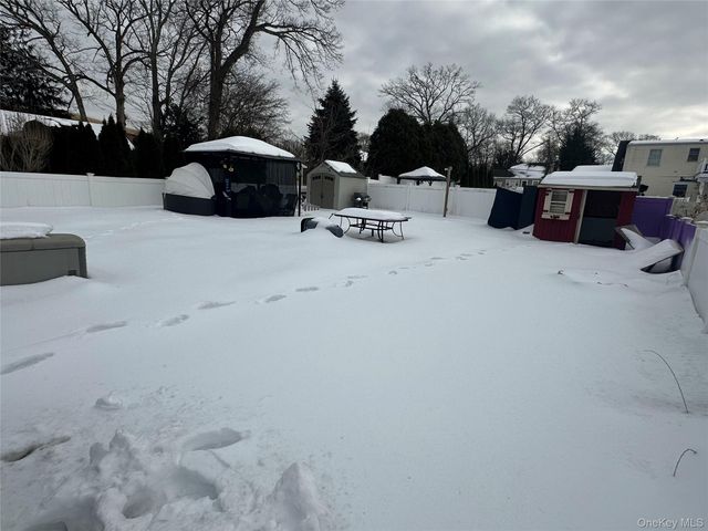 80 E 19th Street, Huntington Station, NY 11746