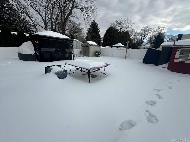 80 E 19th Street, Huntington Station, NY 11746