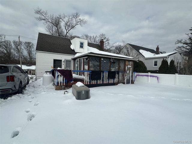80 E 19th Street, Huntington Station, NY 11746