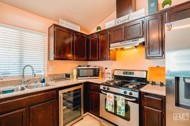 114 Sowerby Village Lane, Bakersfield, CA 93307