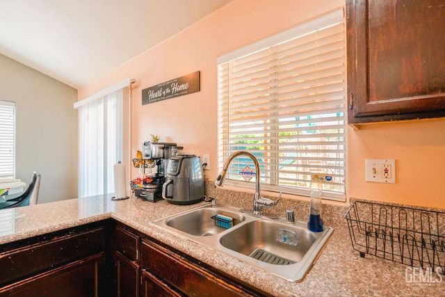 114 Sowerby Village Lane, Bakersfield, CA 93307