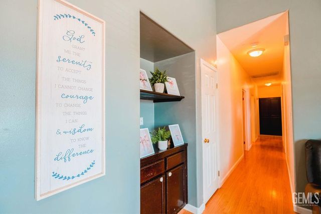 114 Sowerby Village Lane, Bakersfield, CA 93307