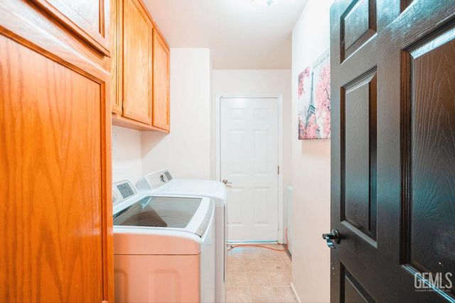 114 Sowerby Village Lane, Bakersfield, CA 93307