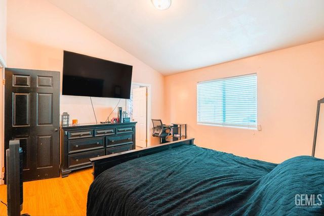 114 Sowerby Village Lane, Bakersfield, CA 93307