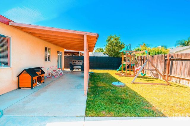 114 Sowerby Village Lane, Bakersfield, CA 93307