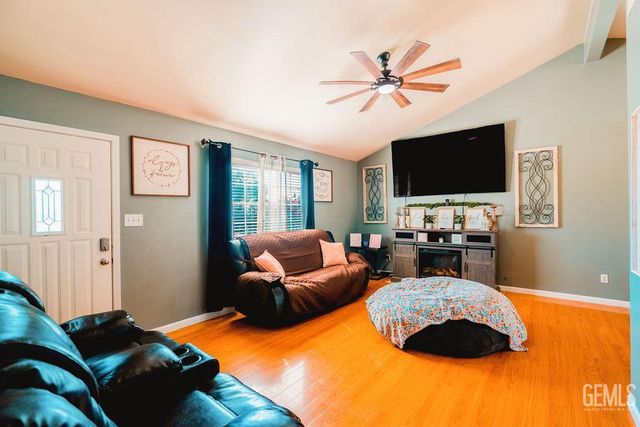 114 Sowerby Village Lane, Bakersfield, CA 93307