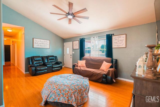 114 Sowerby Village Lane, Bakersfield, CA 93307