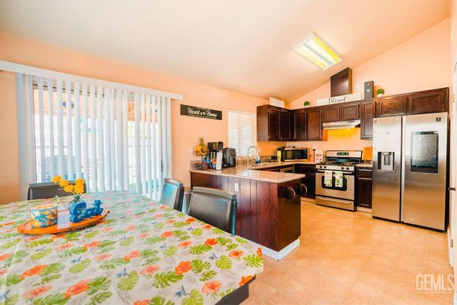 114 Sowerby Village Lane, Bakersfield, CA 93307