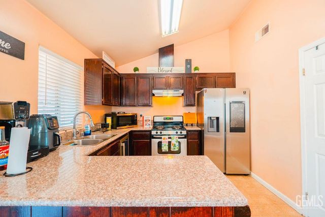 114 Sowerby Village Lane, Bakersfield, CA 93307