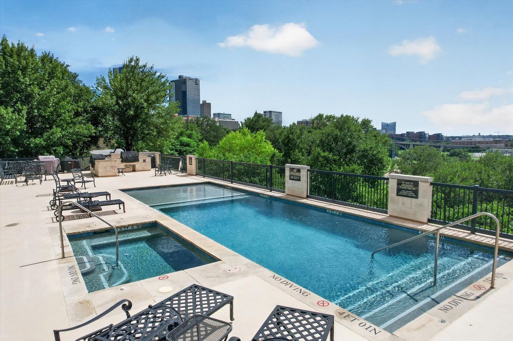 501 Samuels Avenue 110, Fort Worth, TX 76102