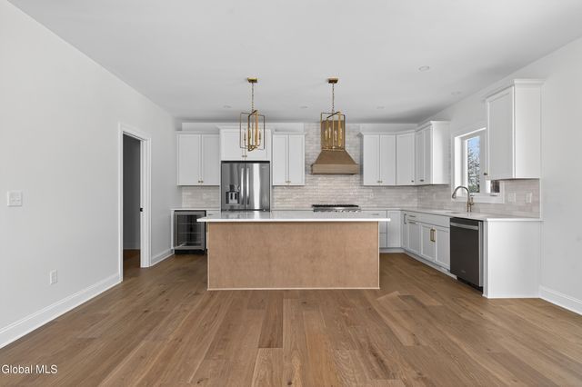 223 Pinewood Drive, Schenectady, NY 12303