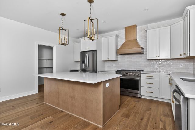 223 Pinewood Drive, Schenectady, NY 12303