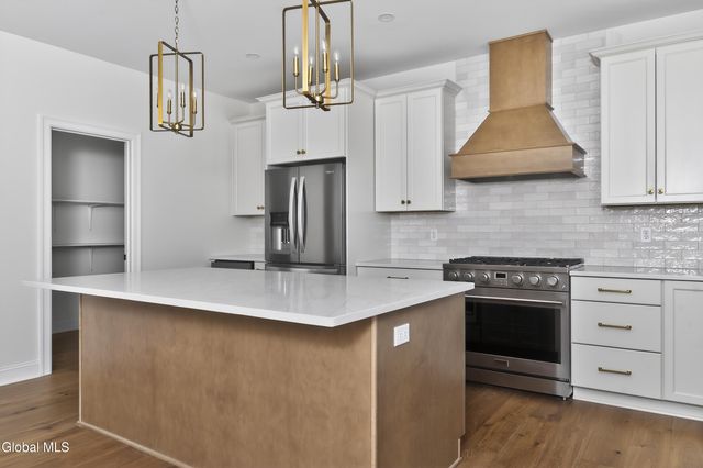 223 Pinewood Drive, Schenectady, NY 12303