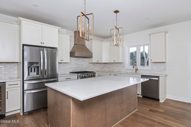 223 Pinewood Drive, Schenectady, NY 12303