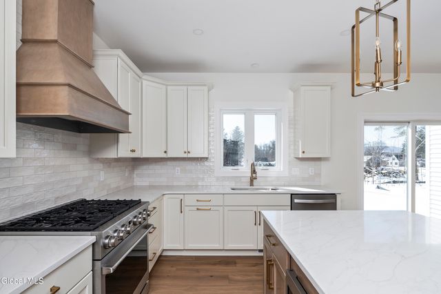 223 Pinewood Drive, Schenectady, NY 12303