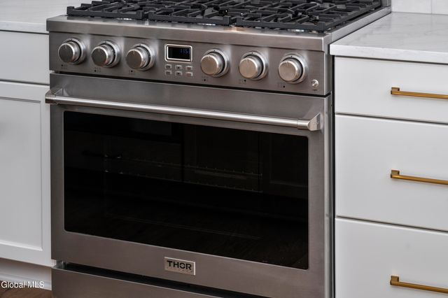 223 Pinewood Drive, Schenectady, NY 12303