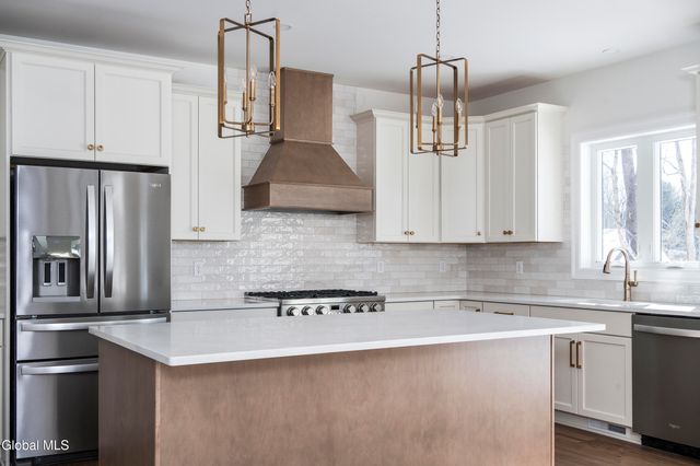 223 Pinewood Drive, Schenectady, NY 12303