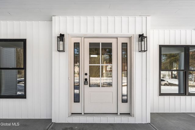 223 Pinewood Drive, Schenectady, NY 12303