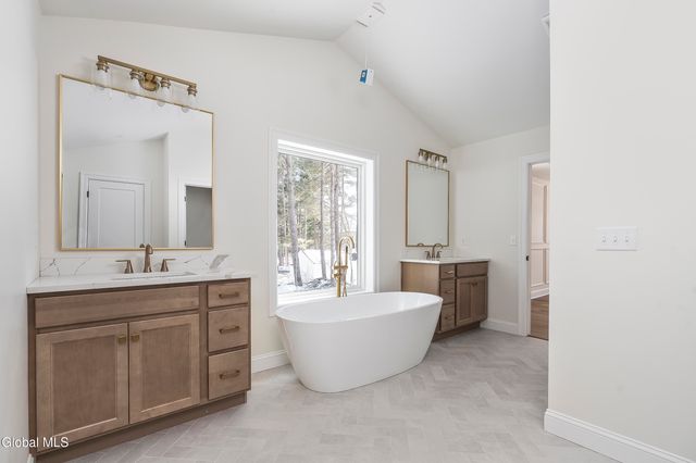 223 Pinewood Drive, Schenectady, NY 12303