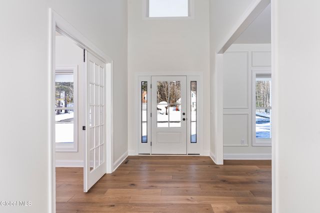 223 Pinewood Drive, Schenectady, NY 12303