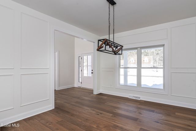 223 Pinewood Drive, Schenectady, NY 12303