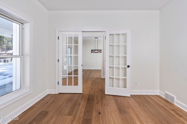 223 Pinewood Drive, Schenectady, NY 12303