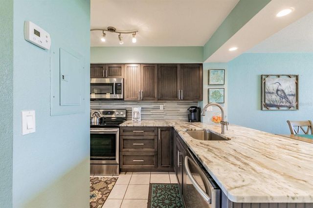 5901 BAHIA DEL MAR CIRCLE 422, St Petersburg, FL 33715