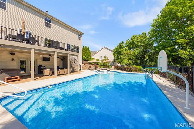 319 Braeswick Drive, Lake St Louis, MO 63367