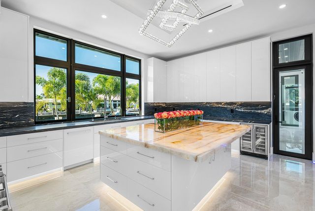 2650 NE 48th Court, Lighthouse Point, FL 33064