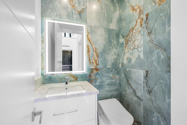 2650 NE 48th Court, Lighthouse Point, FL 33064