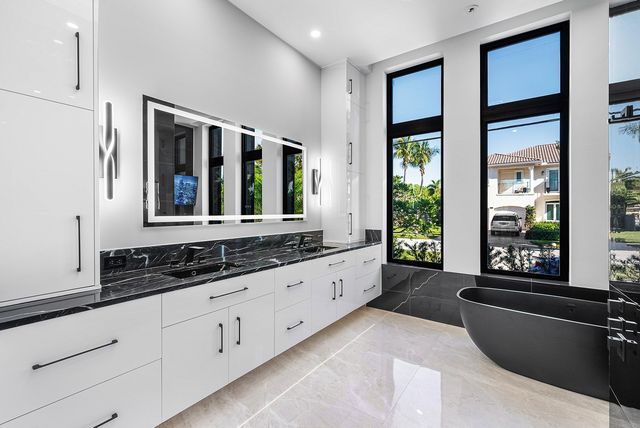 2650 NE 48th Court, Lighthouse Point, FL 33064