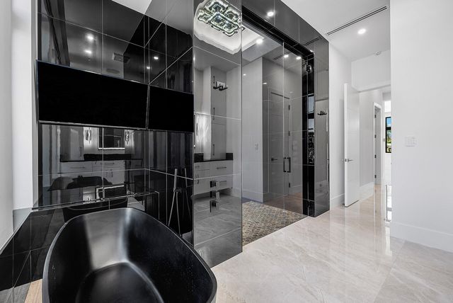 2650 NE 48th Court, Lighthouse Point, FL 33064