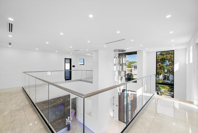 2650 NE 48th Court, Lighthouse Point, FL 33064