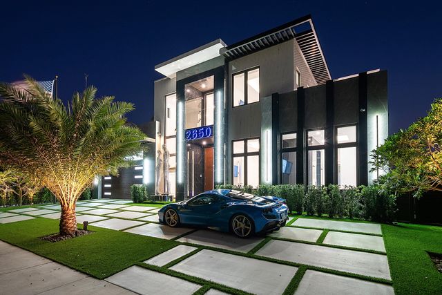 2650 NE 48th Court, Lighthouse Point, FL 33064