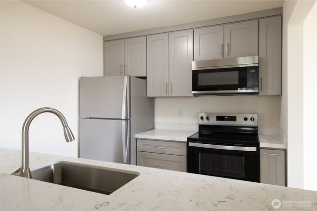 301 S 82nd Street, Tacoma, WA 98408