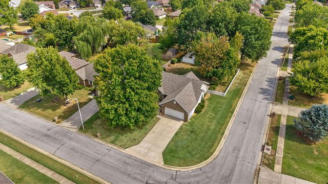 4370 S York Avenue, Springfield, MO 65810