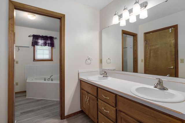 4370 S York Avenue, Springfield, MO 65810