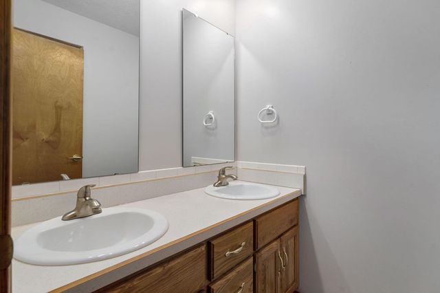 4370 S York Avenue, Springfield, MO 65810
