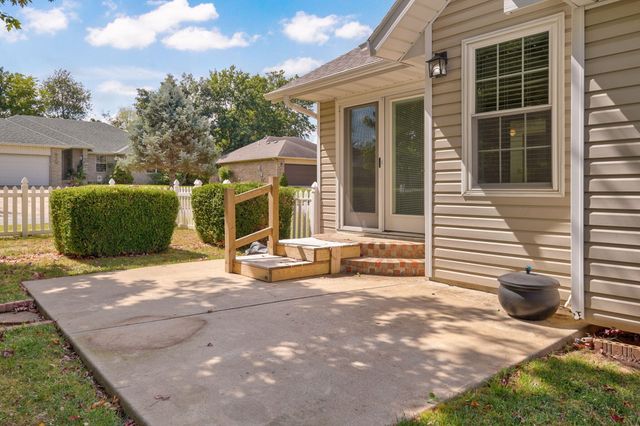 4370 S York Avenue, Springfield, MO 65810