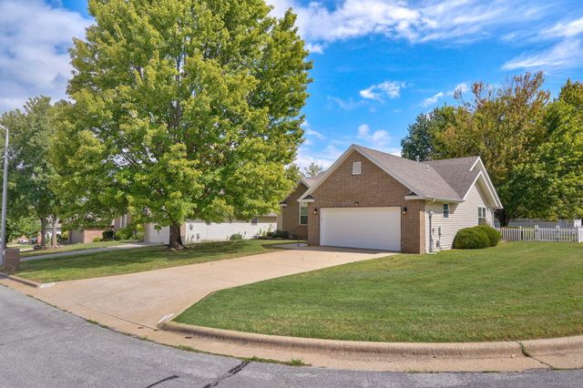 4370 S York Avenue, Springfield, MO 65810