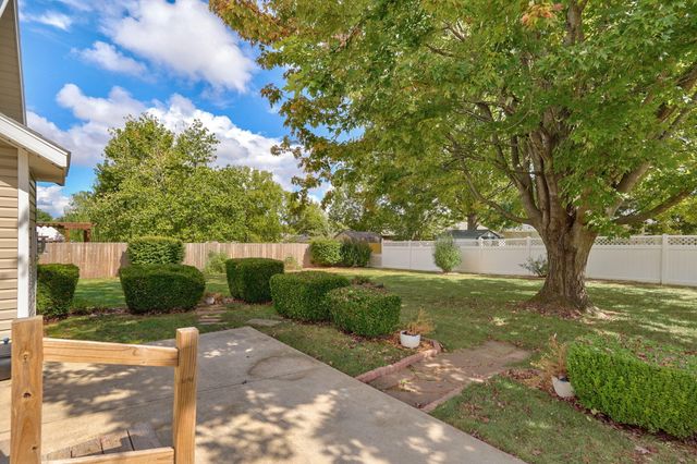 4370 S York Avenue, Springfield, MO 65810