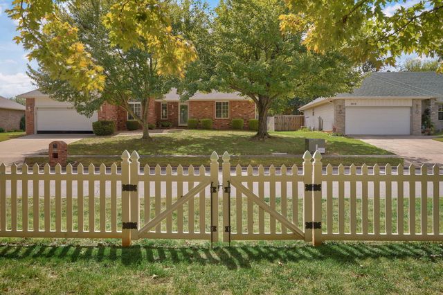 4370 S York Avenue, Springfield, MO 65810