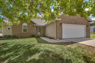 4370 S York Avenue, Springfield, MO 65810