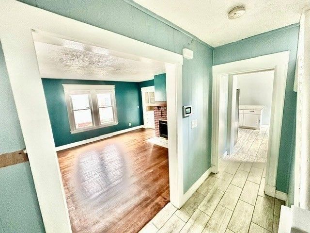 65 Rochelle St, Springfield, MA 01109